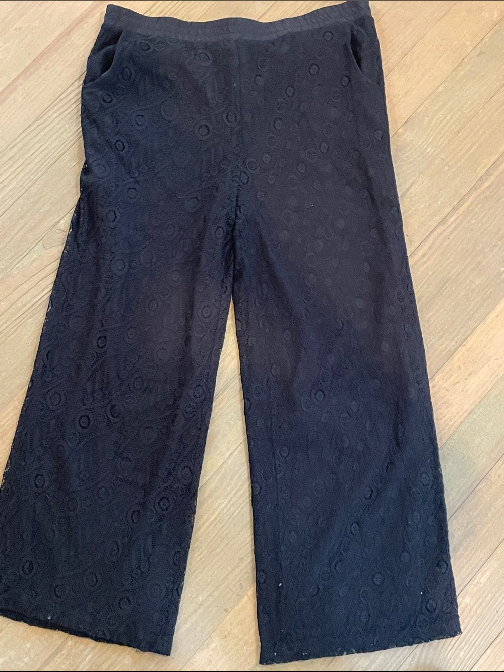 Chico's Black Elastic-Waist Lace WideLeg pants size 3. Fits 14-18